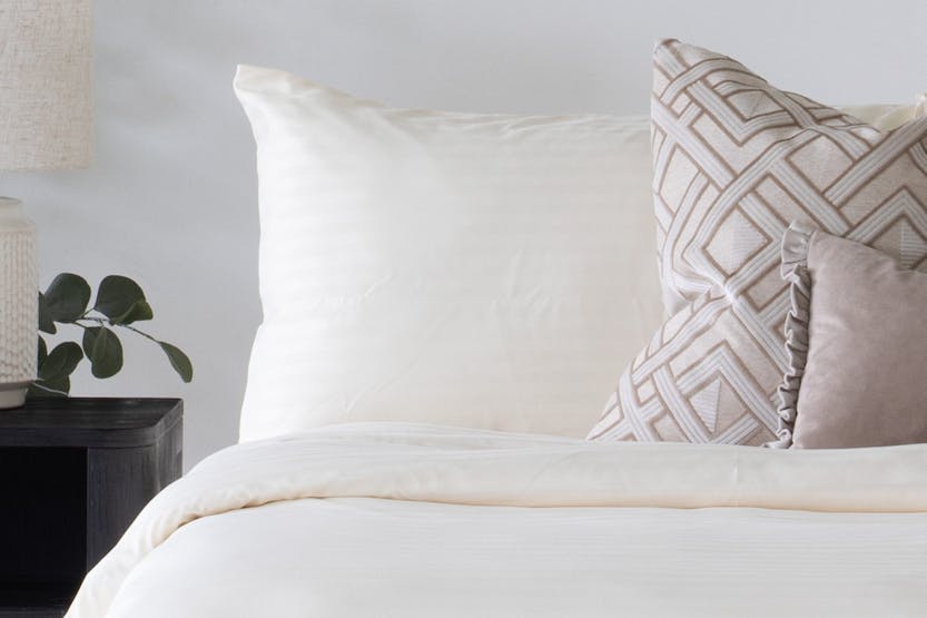 Lily Cotton | Hotel Quality Duvet 6 Piece Set | Ivory | King Lily Cotton | Hotel Quality Duvet 6 Piece Set | Ivory | King
