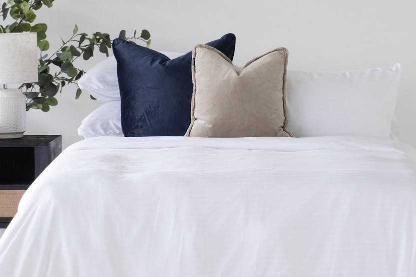 Lily Cotton | Hotel Quality Duvet 6 Piece Set | White | King Lily Cotton | Hotel Quality Duvet 6 Piece Set | White | King