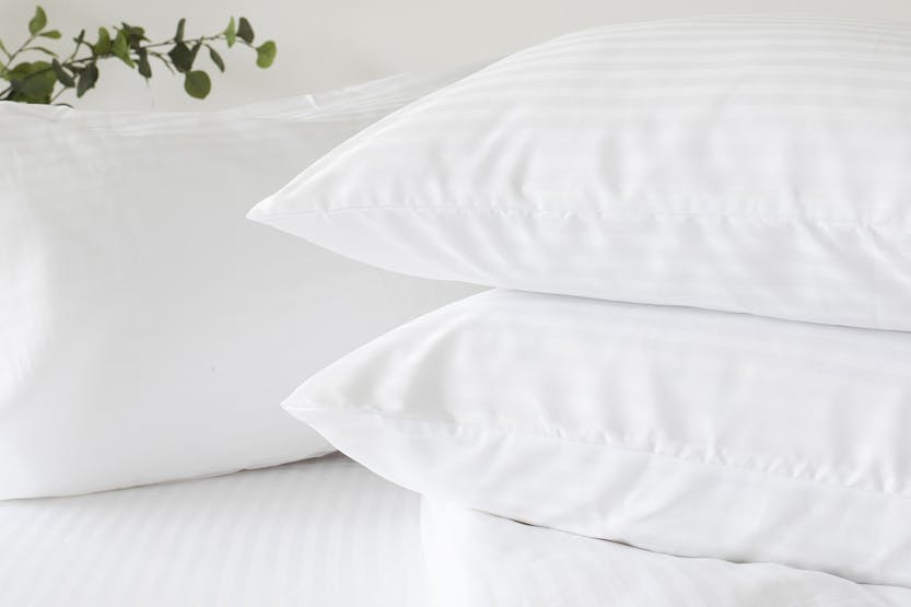 Lily Cotton | Hotel Quality Duvet 6 Piece Set | White | King Lily Cotton | Hotel Quality Duvet 6 Piece Set | White | King