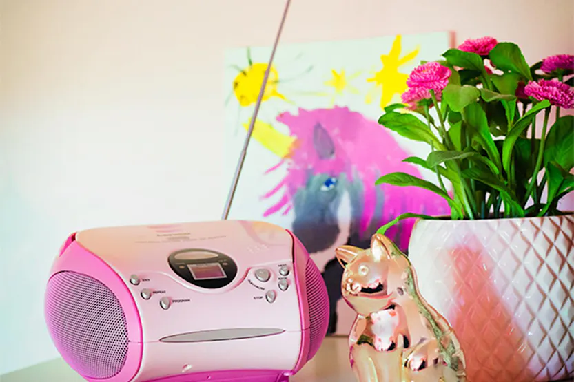 Lenco | Portable FM Radio And CD Player | Pink Lenco | Portable FM Radio And CD Player | Pink