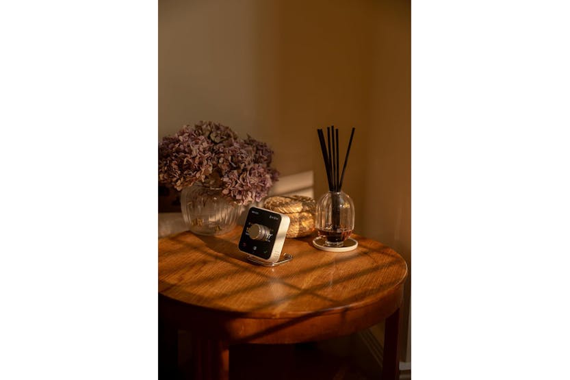 Hive Thermostat Heating/Water Control & Hub V3 Hive Thermostat Heating/Water Control & Hub V3