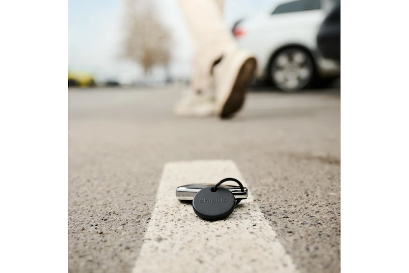 Chipolo POP Tracker Tag | Black | Pack of 4 Chipolo POP Tracker Tag | Black | Pack of 4