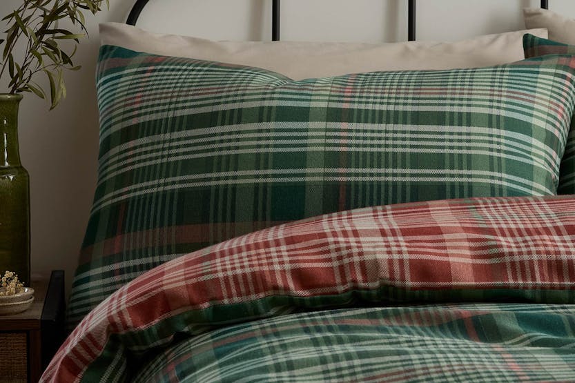 Dreams & Drapes | Bennet Duvet Cover Set | Green/Red | Super King Dreams & Drapes | Bennet Duvet Cover Set | Green/Red | Super King