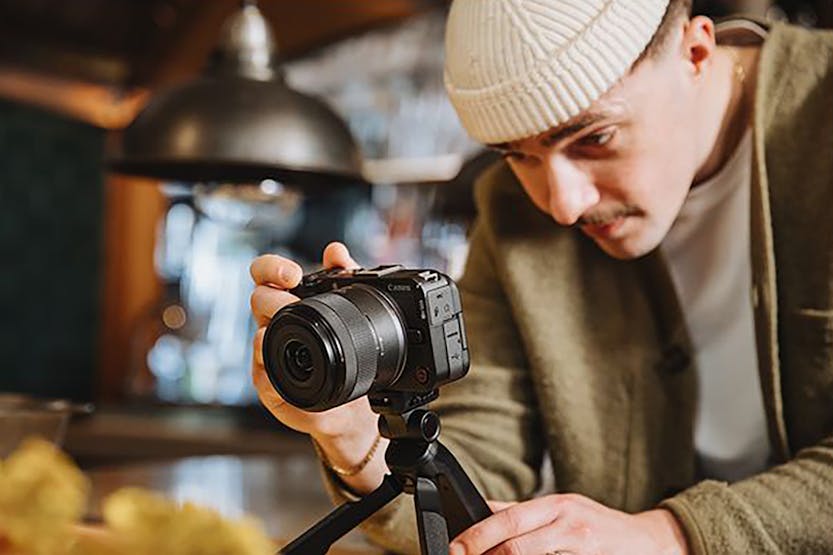 Canon EOS R50 V Mirrorless Creator Kit | RF-S 14-30mm PZ Lens | Black Canon EOS R50 V Mirrorless Creator Kit | RF-S 14-30mm PZ Lens | Black