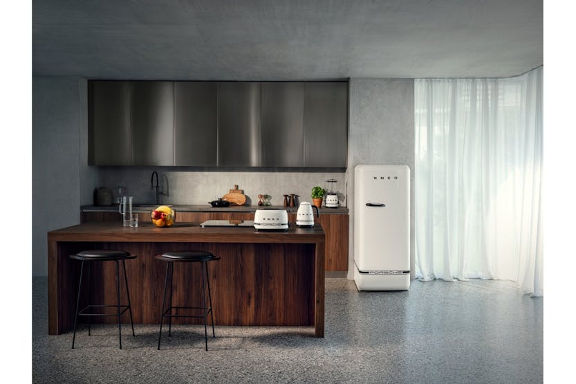Smeg 50's Style Porsche Freestanding Fridge | FAB28RDPCW6 | Carrara White Smeg 50's Style Porsche Freestanding Fridge | FAB28RDPCW6 | Carrara White