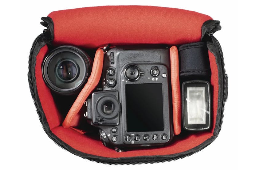 Hama Albany HC 135 Camera Bag | Black Hama Albany HC 135 Camera Bag | Black