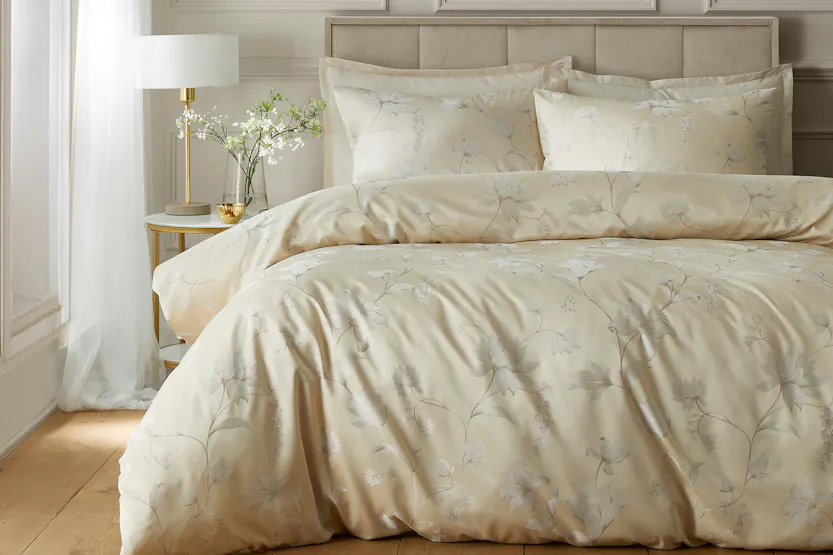 Soiree | Lilly Jacquard Duvet Cover Set | Champagne | King Soiree | Lilly Jacquard Duvet Cover Set | Champagne | King