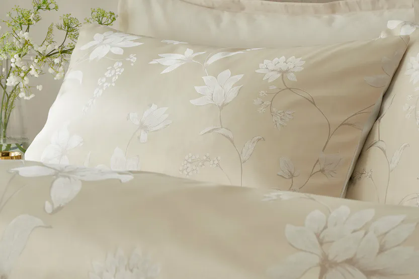 Soiree | Lilly Jacquard Duvet Cover Set | Champagne | Double Soiree | Lilly Jacquard Duvet Cover Set | Champagne | Double