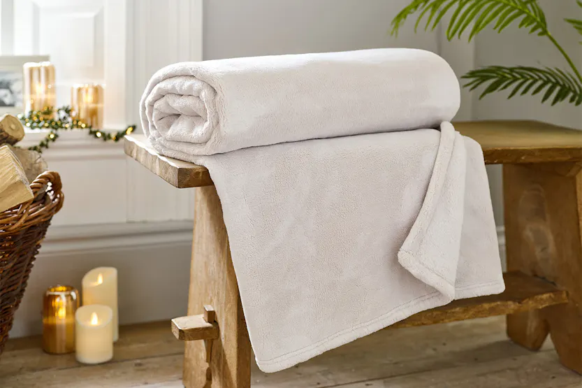 Coco Touch Throw | Almond | 140 x 180 cm Coco Touch Throw | Almond | 140 x 180 cm