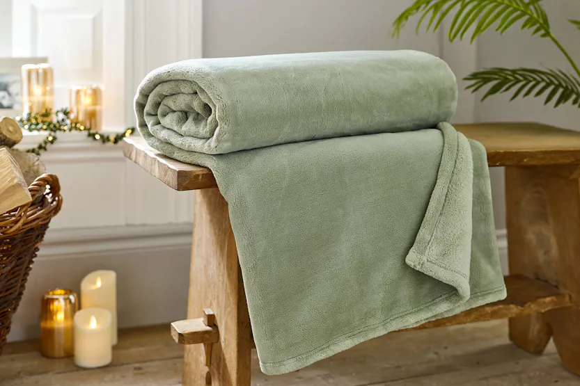 Coco Touch Throw | Sage | 140 x 180 cm Coco Touch Throw | Sage | 140 x 180 cm