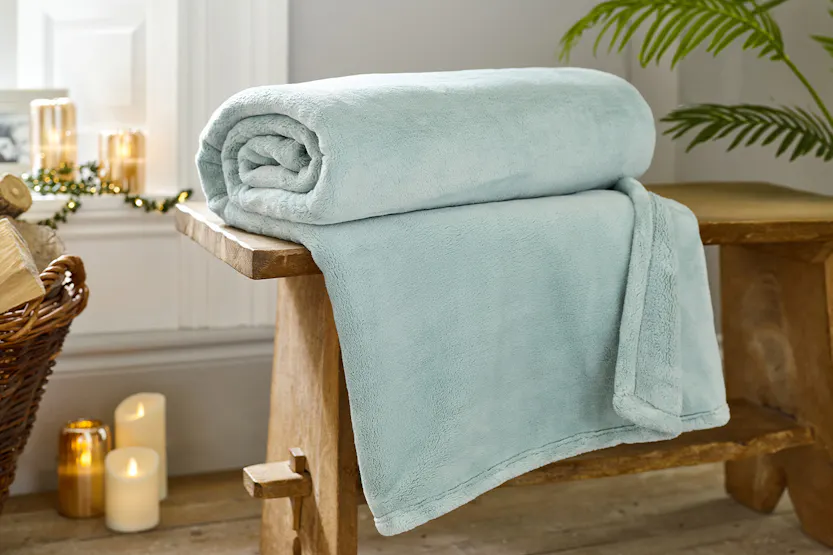 Coco Touch Throw | Sky | 140 x 180 cm Coco Touch Throw | Sky | 140 x 180 cm