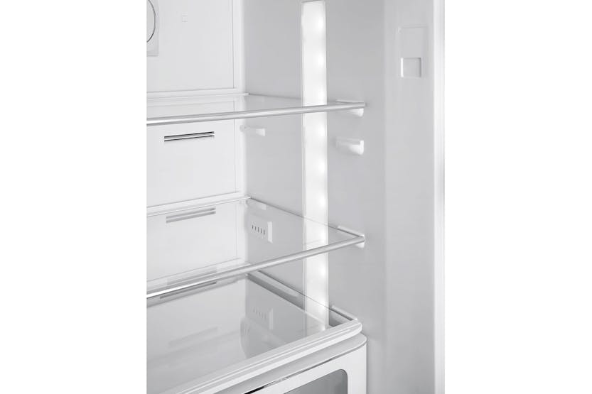 Smeg 50's Retro Style Freestanding Fridge Freezer | FAB32RWH5UK | White Smeg 50's Retro Style Freestanding Fridge Freezer | FAB32RWH5UK | White