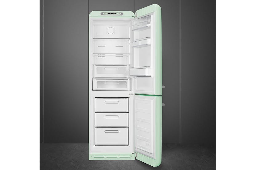 Smeg 50's Retro Style Freestanding Fridge Freezer | FAB32RPG5UK | Pastel Green Smeg 50's Retro Style Freestanding Fridge Freezer | FAB32RPG5UK | Pastel Green