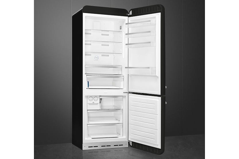Smeg 50's Style Freestanding Fridge Freezer | FAB38RBL5 | Black Smeg 50's Style Freestanding Fridge Freezer | FAB38RBL5 | Black