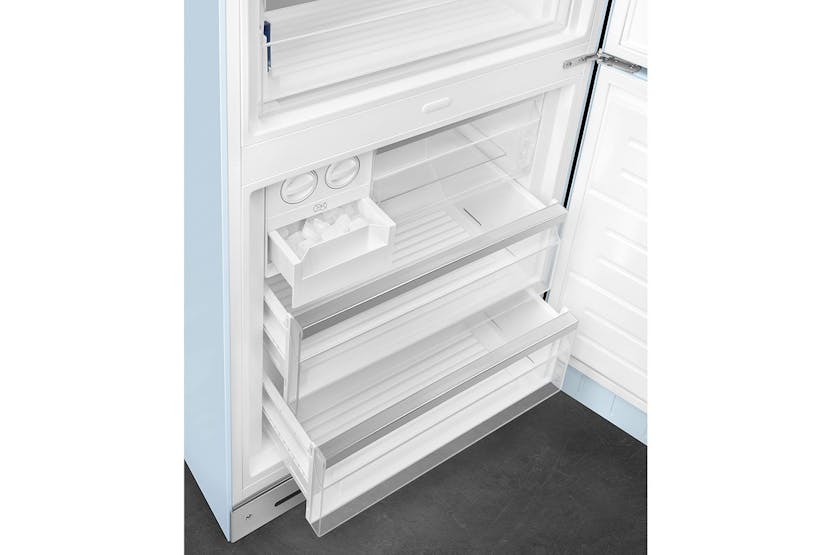 Smeg 50's Style Freestanding Fridge Freezer | FAB38RPB5 | Pastel Blue Smeg 50's Style Freestanding Fridge Freezer | FAB38RPB5 | Pastel Blue