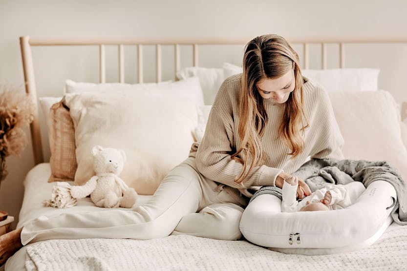 Noordi 111195 2-in-1 Baby Nest + Maternity Pillow Deluxe | Pink Noordi 111195 2-in-1 Baby Nest + Maternity Pillow Deluxe | Pink