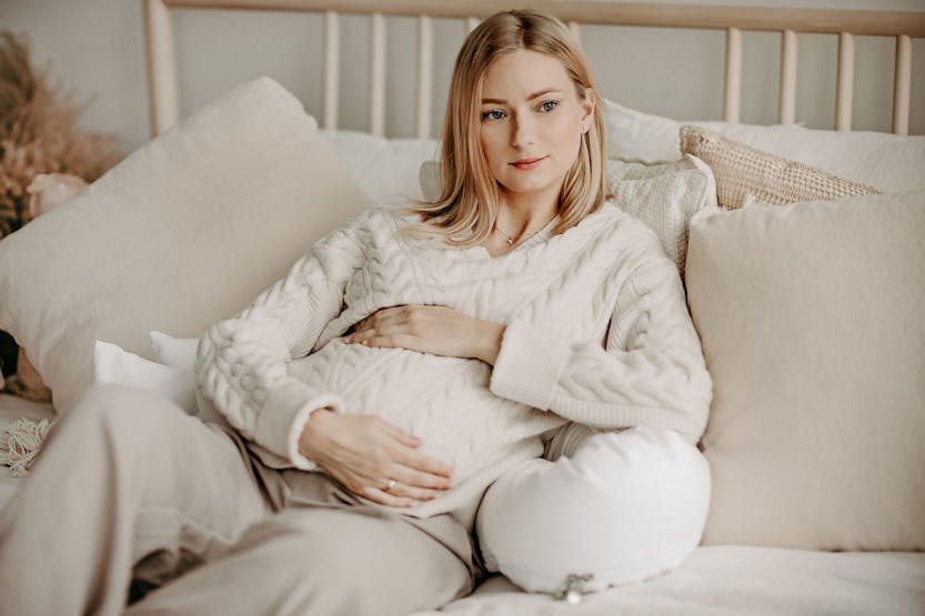 Noordi 111195 2-in-1 Baby Nest + Maternity Pillow Deluxe | Pink Noordi 111195 2-in-1 Baby Nest + Maternity Pillow Deluxe | Pink