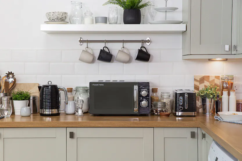 Russell Hobbs Inspire 17L 700W Freestanding Microwave | Black Russell Hobbs Inspire 17L 700W Freestanding Microwave | Black