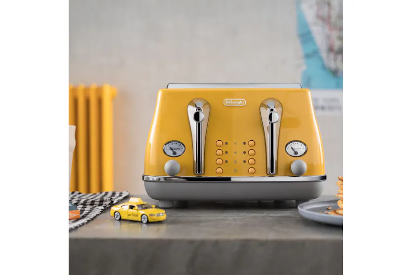 De'Longhi Icona Vintage 4 Slice Toaster | CTOT4003Y | Yellow De'Longhi Icona Vintage 4 Slice Toaster | CTOT4003Y | Yellow