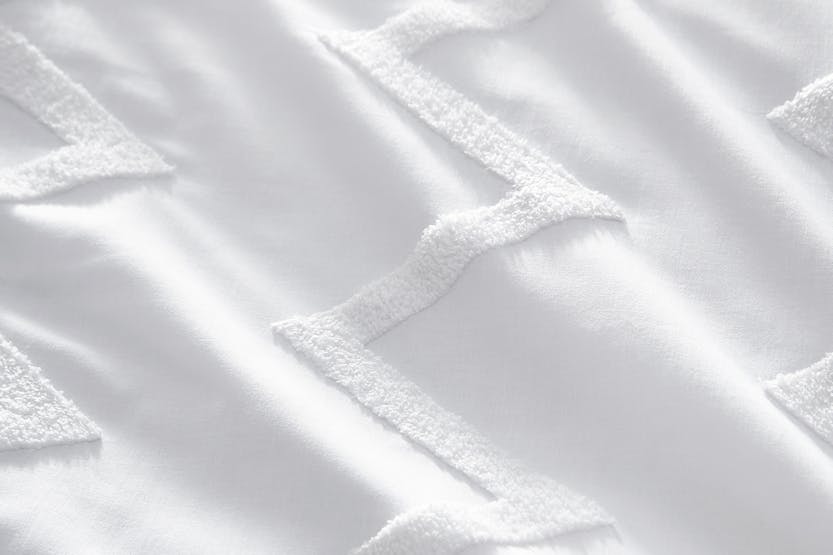 The Linen Room | Padua Tuft Duvet Cover | White | Super King
