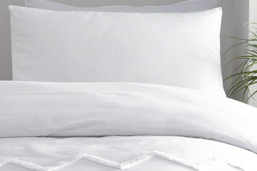 The Linen Room | Padua Tuft Duvet Cover | White | Super King