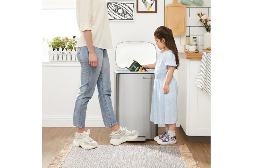 Songmics Step-Open Trash Can with Lid | Silver Songmics Step-Open Trash Can with Lid | Silver