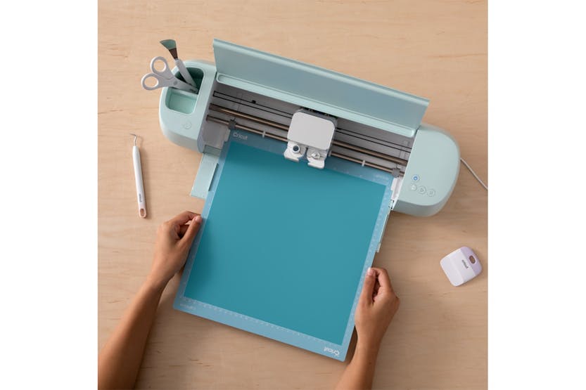 Cricut 2' Heat-Activated Color Changing Vinyl | Turquoise/Purple Cricut 2' Heat-Activated Color Changing Vinyl | Turquoise/Purple