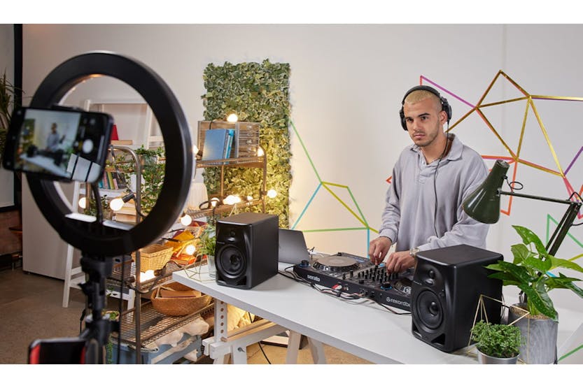 Pioneer DJ DM-40D 4" Desktop Active Monitor Speaker | Black Pioneer DJ DM-40D 4" Desktop Active Monitor Speaker | Black