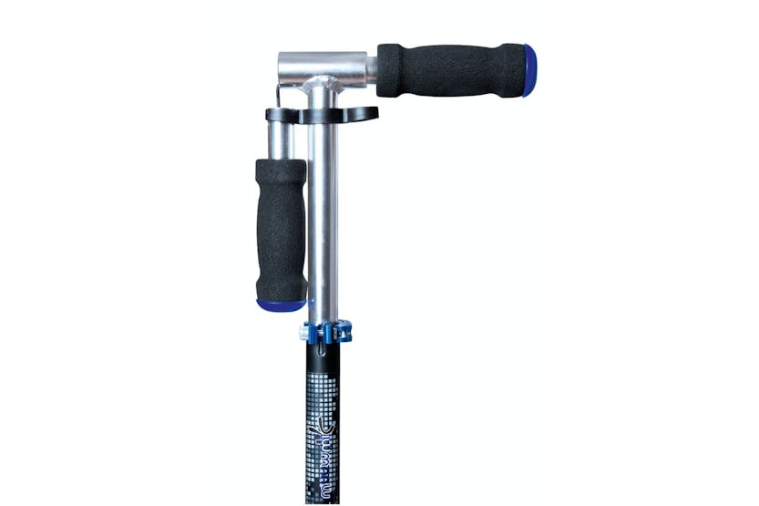 Muuwmi 461 Foldable Kickscooter | 200 mm | Black/Blue Muuwmi 461 Foldable Kickscooter | 200 mm | Black/Blue