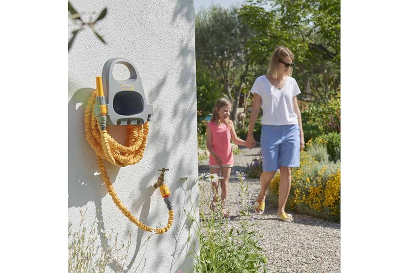 Hozelock 423753 Expandable Hose Superhoze 15 M With Hose Hanger Hozelock 423753 Expandable Hose Superhoze 15 M With Hose Hanger