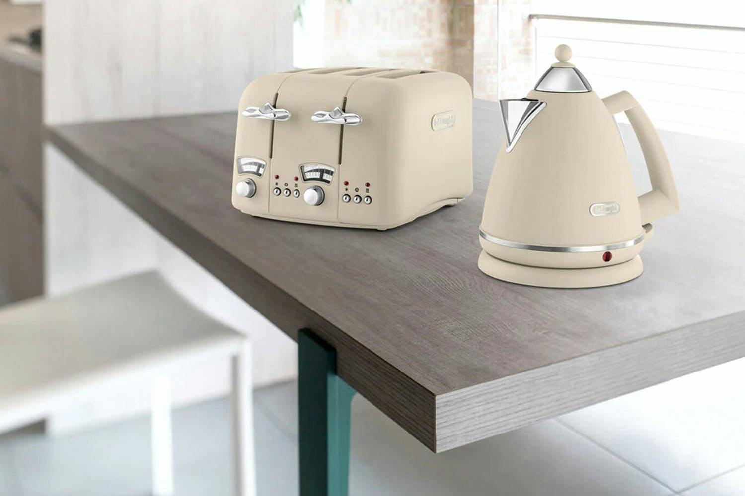 Delonghi Argento Flora 4 Slice Toaster | CT04BG | Beige