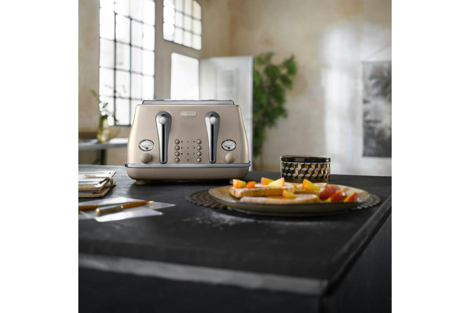 DeLonghi Icona Vintage 4 Slice Toaster | CTOT4003BG | Beige