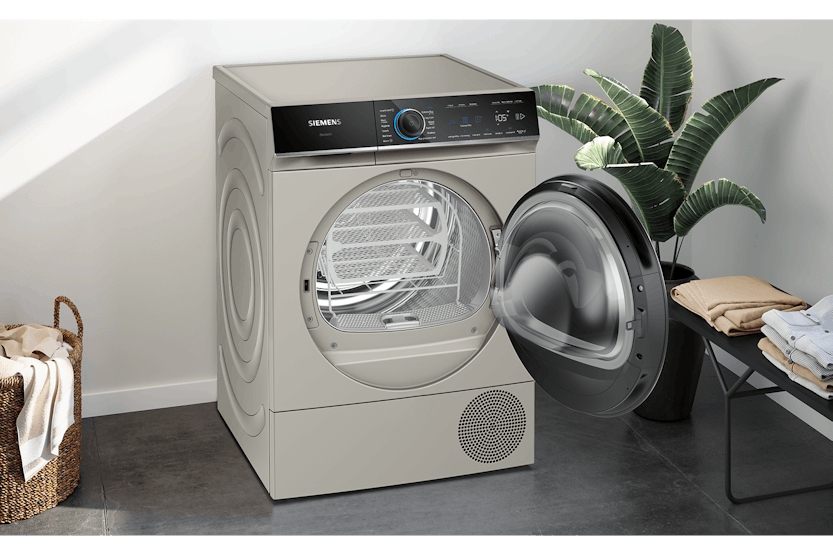 Siemens iQ700 9kg Heat Pump Tumble Dryer | WQ46B2CXGB
