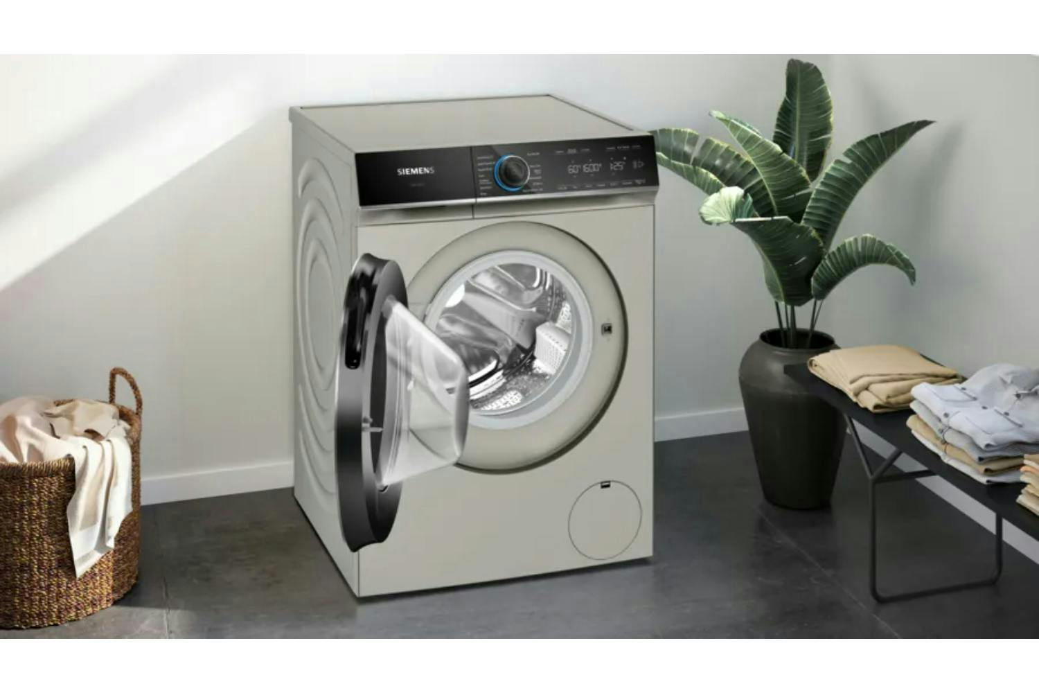 Siemens IQ700 10kg Freestanding Washing Machine and iQ700 9kg Heat Pump Tumble Dryer Bundle