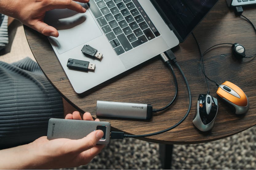 Verbatim PinStripe USB Drive | 16GB | Black Verbatim PinStripe USB Drive | 16GB | Black