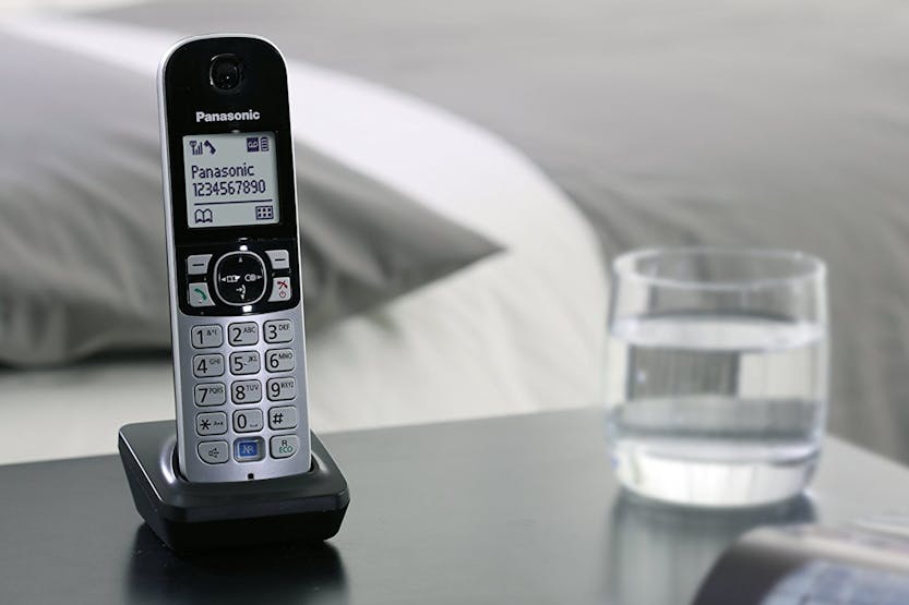 Panasonic KX-TG6821 Cordless Phone with Answering Machine Panasonic KX-TG6821 Cordless Phone with Answering Machine