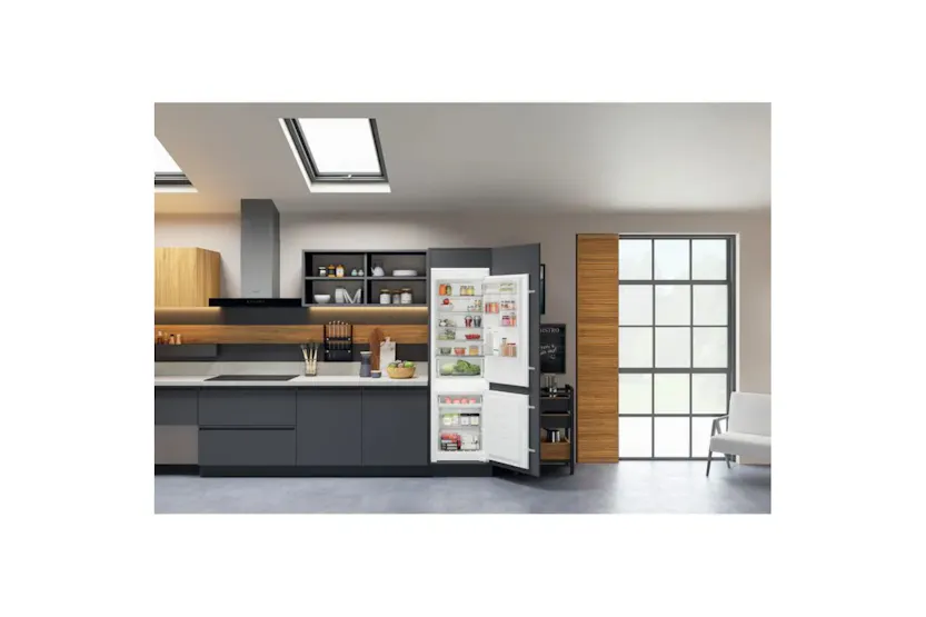 Hotpoint Integrated Fridge Freezer | HTC18T112UK Hotpoint Integrated Fridge Freezer | HTC18T112UK