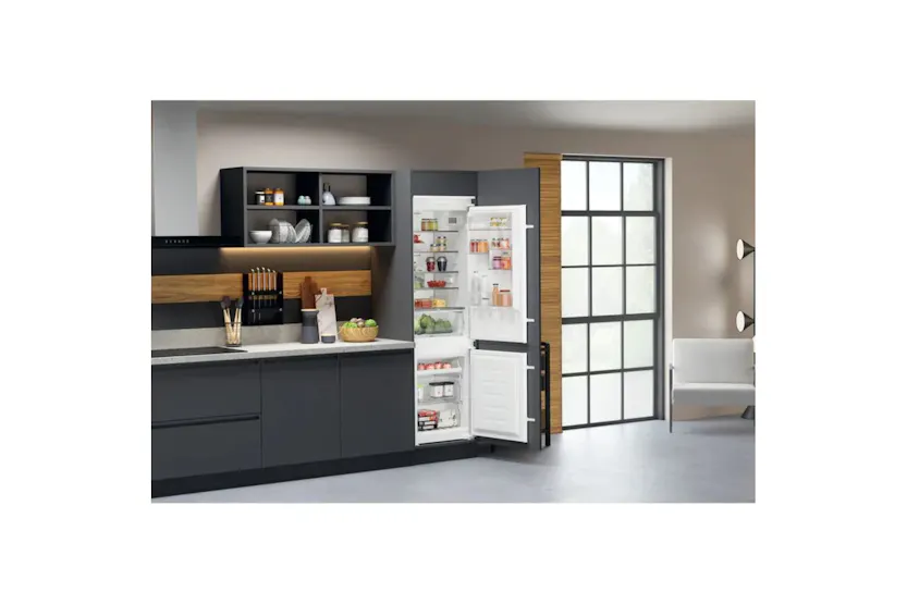 Hotpoint Integrated Fridge Freezer | HTC18T112UK Hotpoint Integrated Fridge Freezer | HTC18T112UK