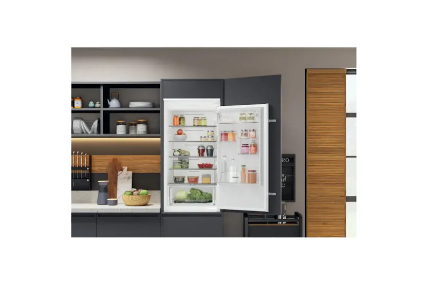 Hotpoint Integrated Fridge Freezer | HTC18T112UK Hotpoint Integrated Fridge Freezer | HTC18T112UK