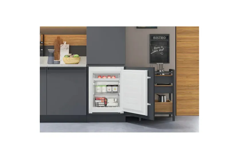 Hotpoint Integrated Fridge Freezer | HTC18T112UK Hotpoint Integrated Fridge Freezer | HTC18T112UK
