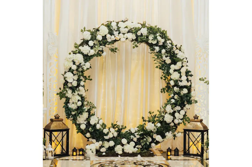 Monstershop 29271 - Wedding Moongate - Gold & 2 X Weeping Wi Monstershop 29271 - Wedding Moongate - Gold & 2 X Weeping Wi