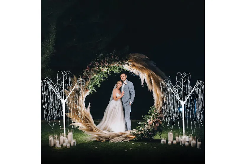 Monstershop 29275 - Wedding Moongate - Gold & 2 X Weeping Wi Monstershop 29275 - Wedding Moongate - Gold & 2 X Weeping Wi
