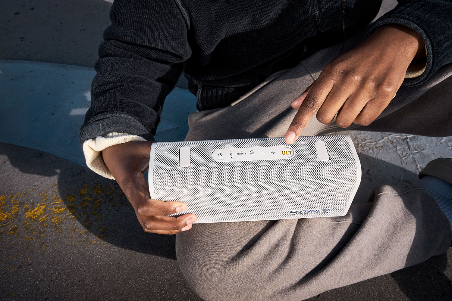 Sony ULT FIELD 3 - Portable Bluetooth Speaker Ultra Power | Off-White | SRSULT30W.CE7