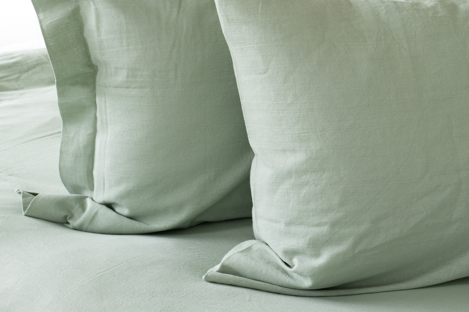 The Linen Room | 200 Thread Count Linen Look Cotton Oxford Ava Pillowcase Pair | Green