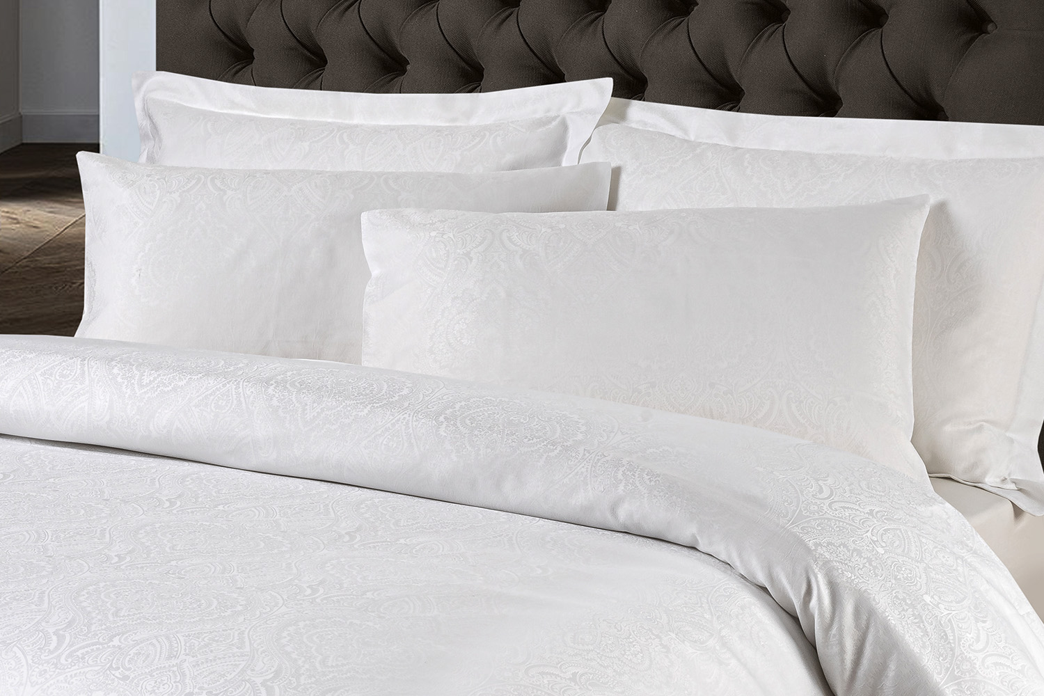The Linen Room | 300 Thread Count Cotton Sateen Oxford Busra Pillowcase Pair | White