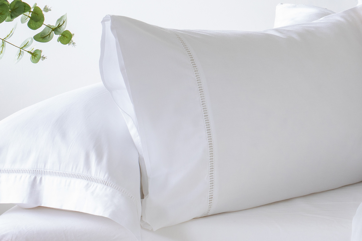 The Linen Room | 300 Thread Count Cotton Sateen Oxford Gemma Pillowcase | White