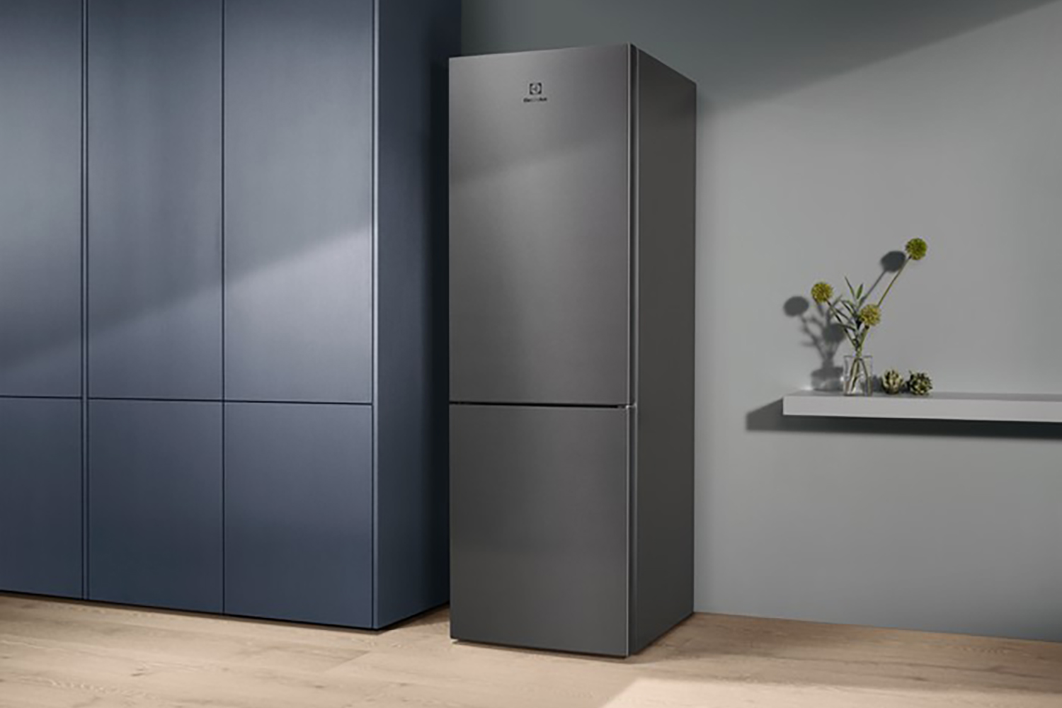Electrolux 600 Series Freestanding Fridge Freezer | LNT6ME32U2