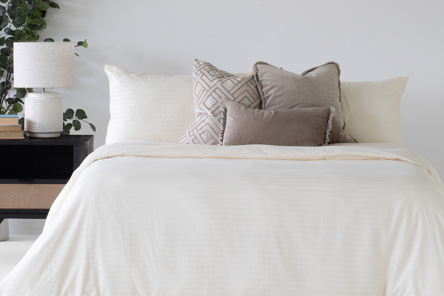 Lily Cotton | Hotel Quality Duvet 6 Piece Set | Ivory | Double