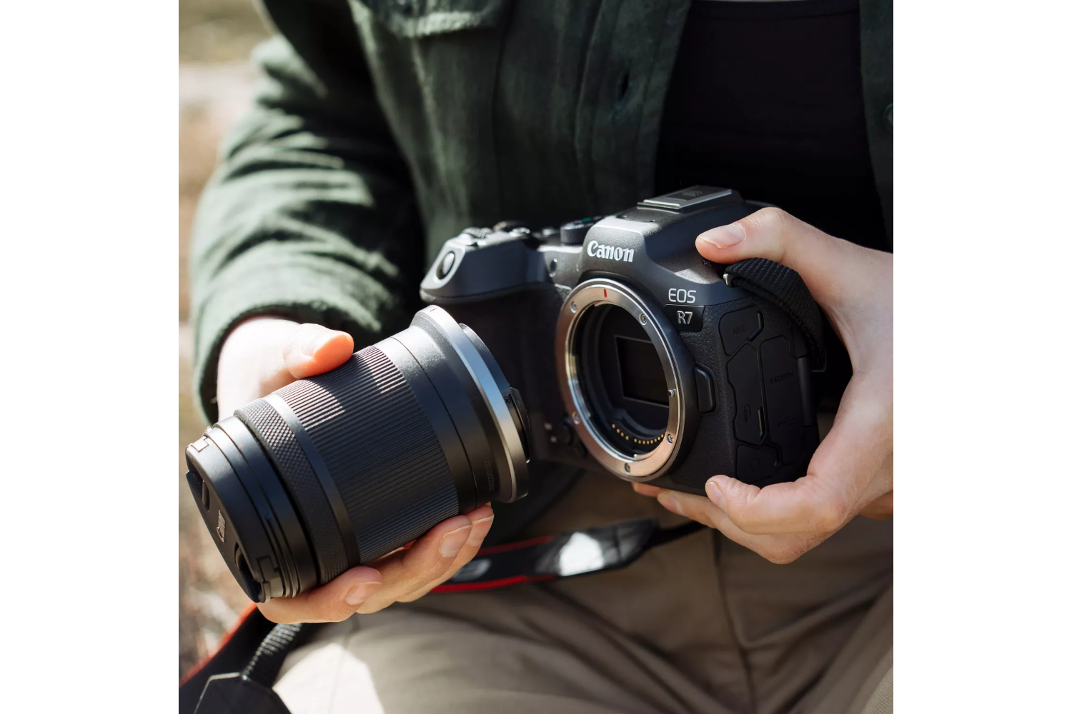 Canon EOS R7 Mirrorless Camera with RF-S 18-150mm F3.5-6.3 IS STM Lens | Black