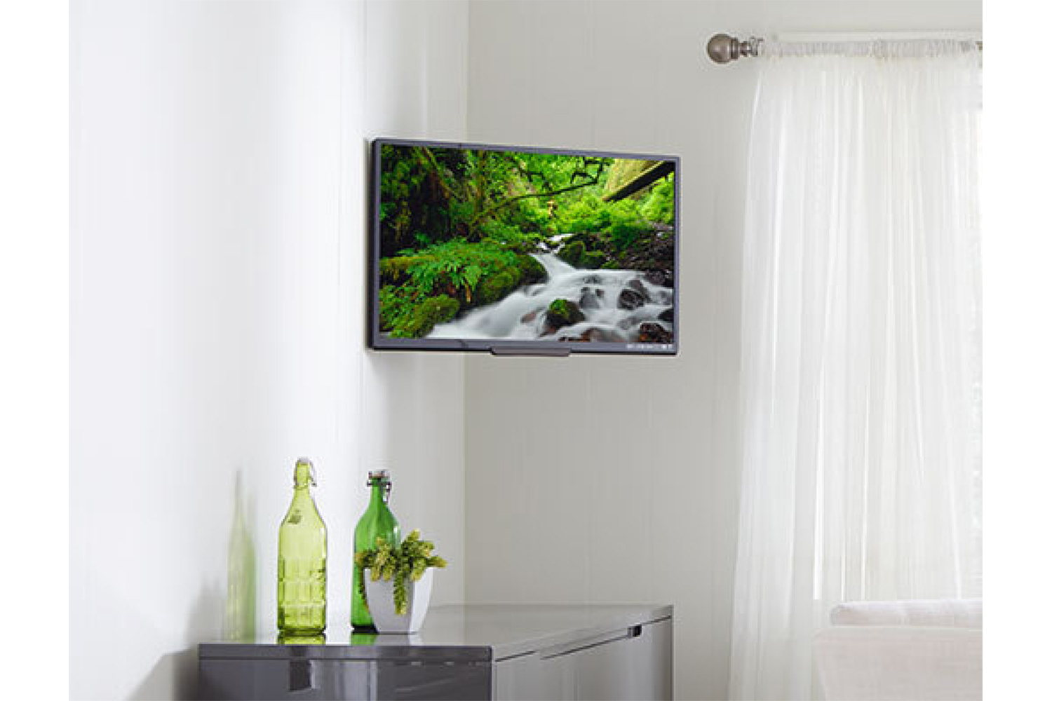 Sanus Full-Motion Mount for 13" - 40" TVs | FSF110KIT